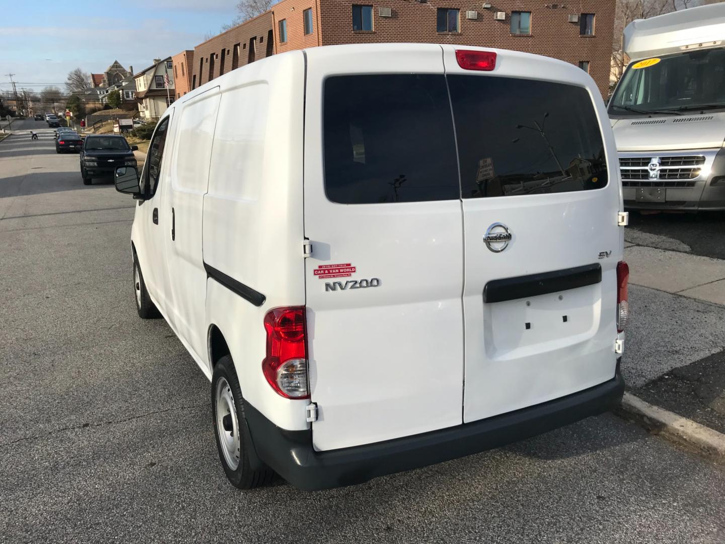 2016 White /Gray Nissan NV200 SV (3N6CM0KN2GK) with an 2.0 V4 engine, Automatic transmission, located at 577 Chester Pike, Prospect Park, PA, 19076, (610) 237-1015, 39.886154, -75.302338 - Photo#5